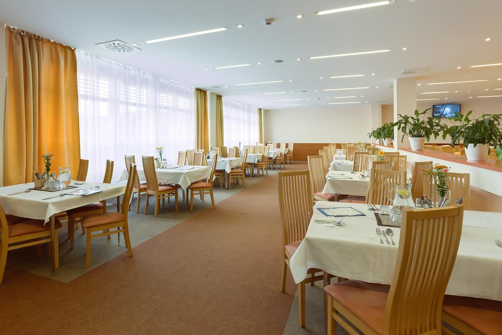 Hotel Lineas Пряшів Екстер'єр фото