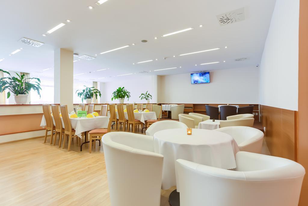 Hotel Lineas Пряшів Екстер'єр фото